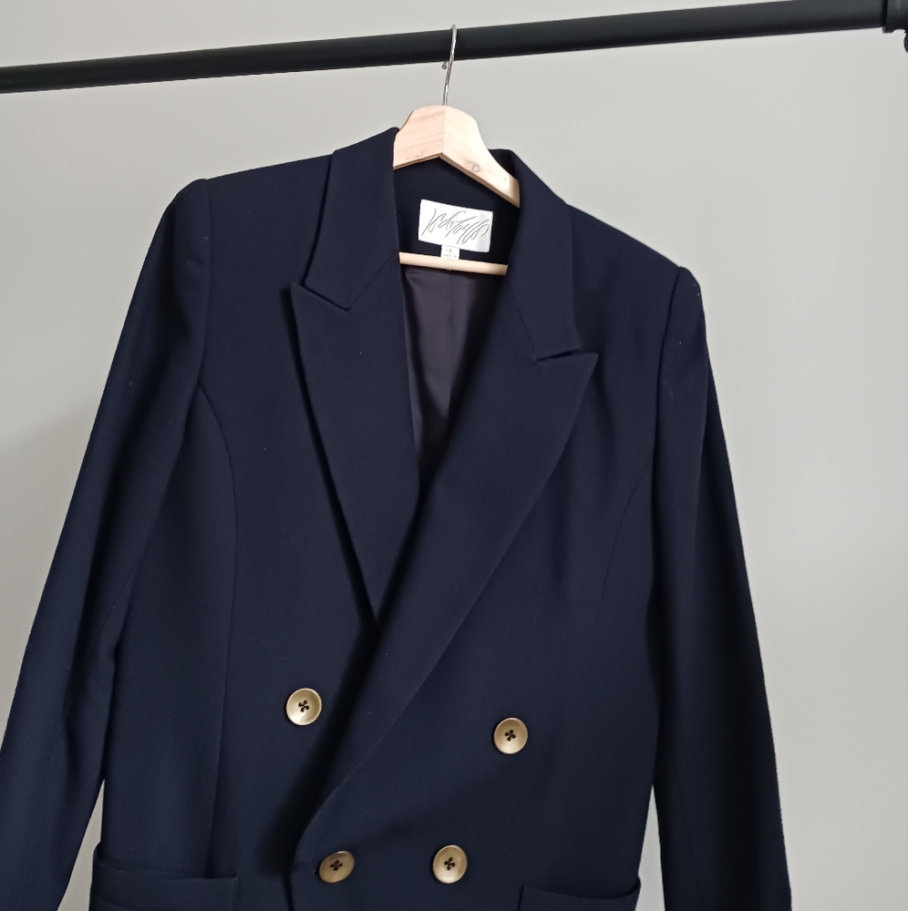STYLISH Navy Blue Designer Lord & Taylor Blazer.